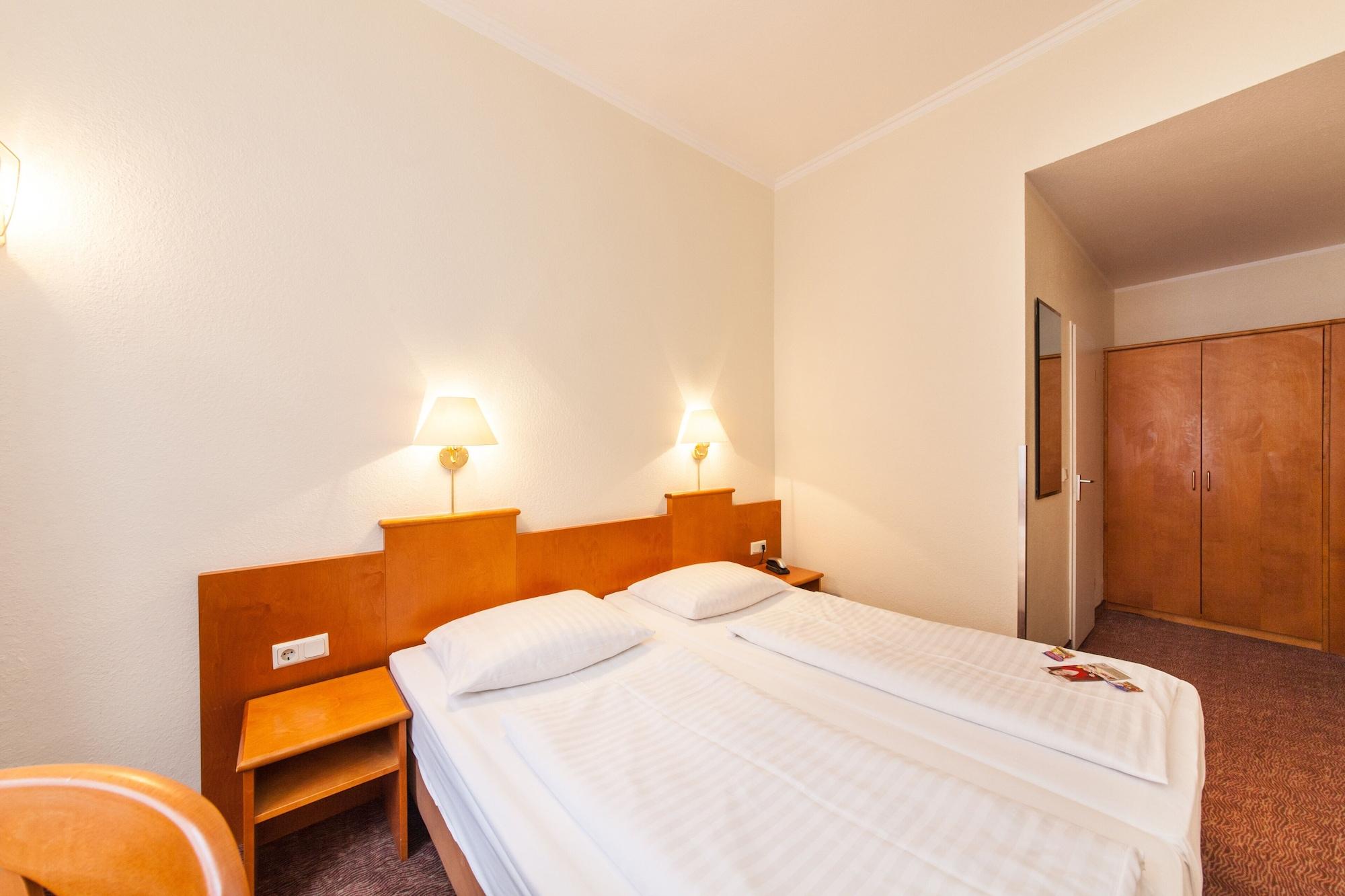 Novum Hotel Ahl Meerkatzen Köln Altstadt Exterior foto