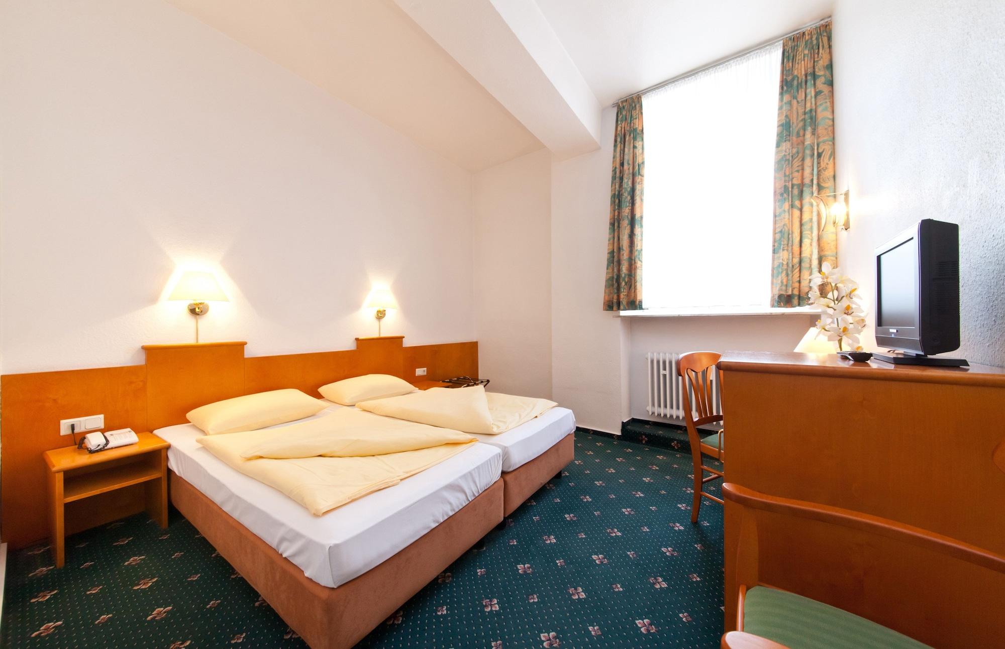 Novum Hotel Ahl Meerkatzen Köln Altstadt Exterior foto