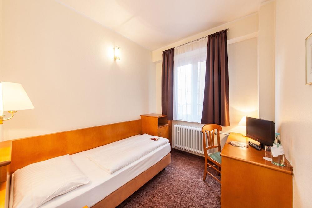 Novum Hotel Ahl Meerkatzen Köln Altstadt Exterior foto