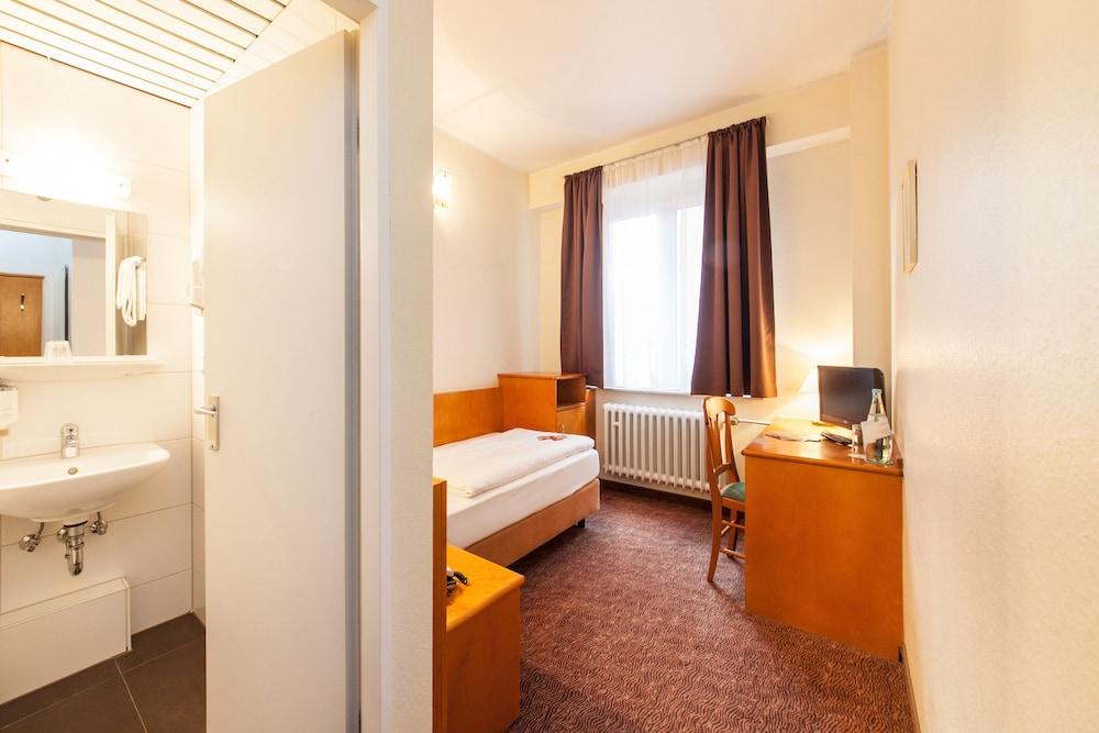 Novum Hotel Ahl Meerkatzen Köln Altstadt Exterior foto