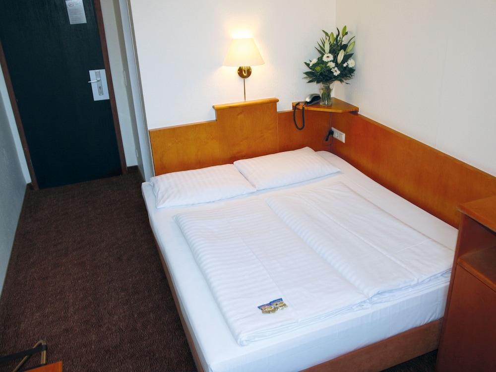 Novum Hotel Ahl Meerkatzen Köln Altstadt Exterior foto