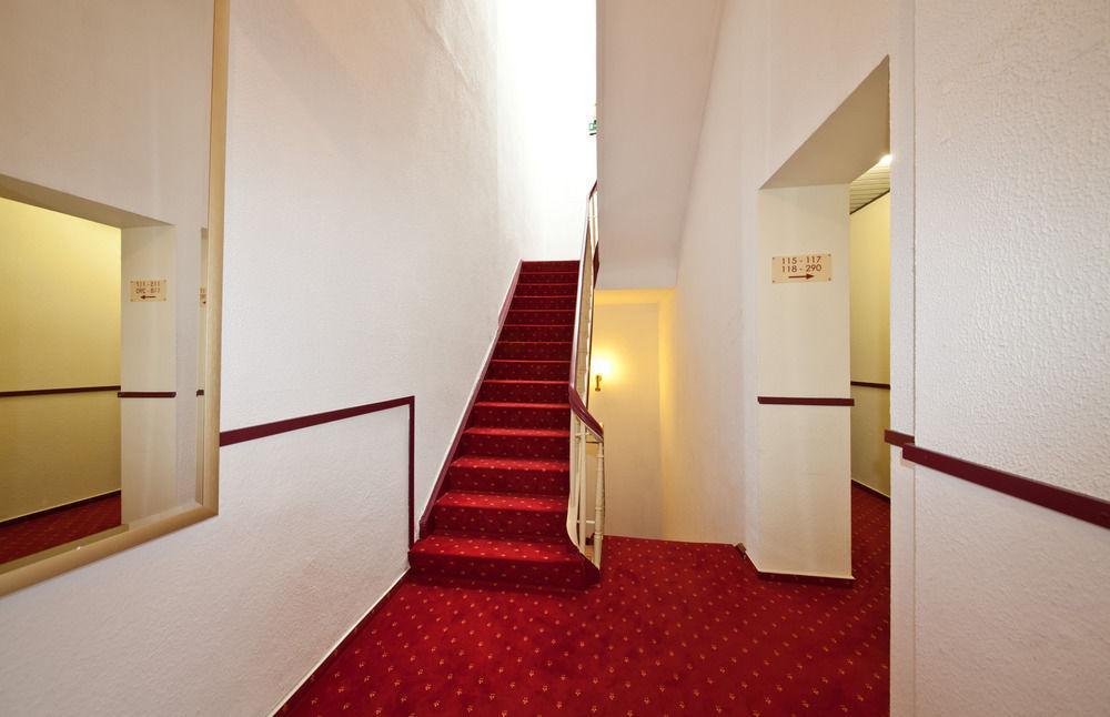Novum Hotel Ahl Meerkatzen Köln Altstadt Exterior foto
